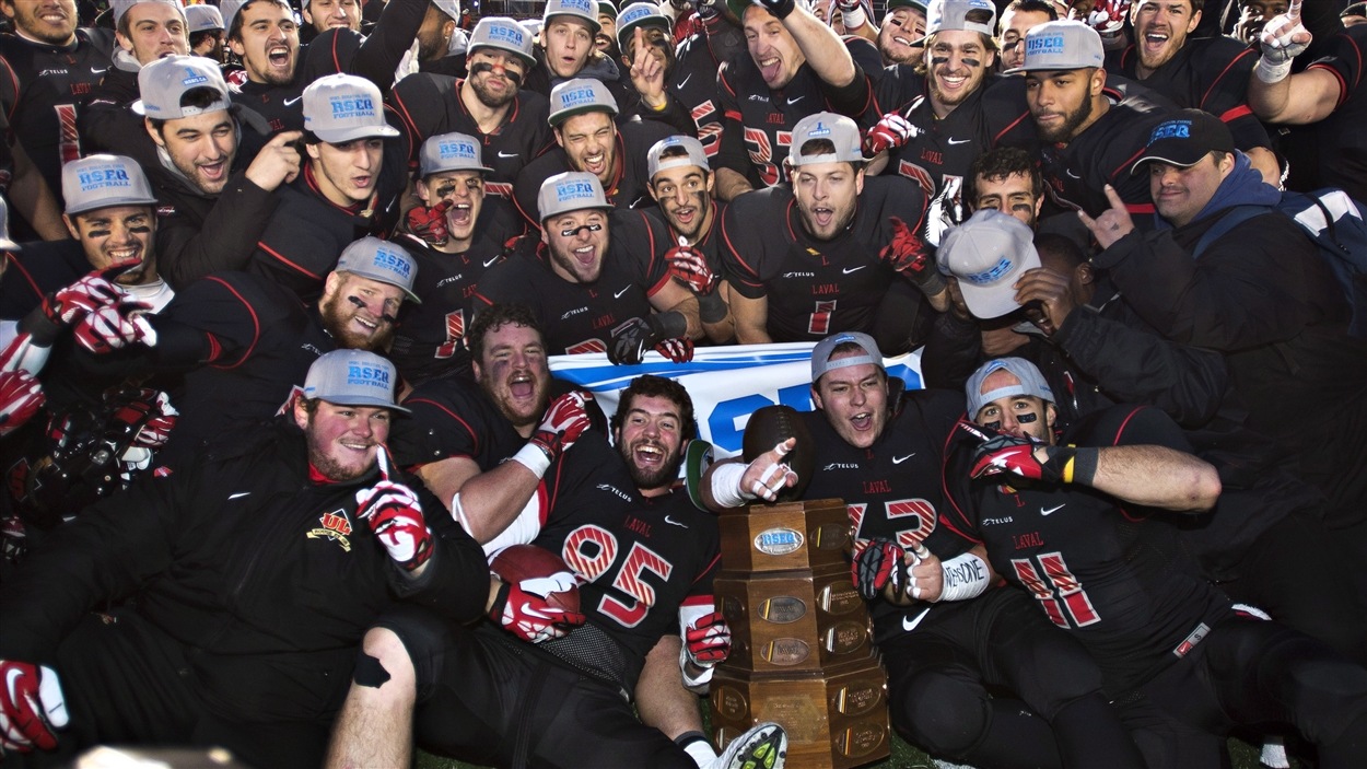 Le Rouge et Or de l'Université Laval, champion de la Coupe Dunsmore 2013