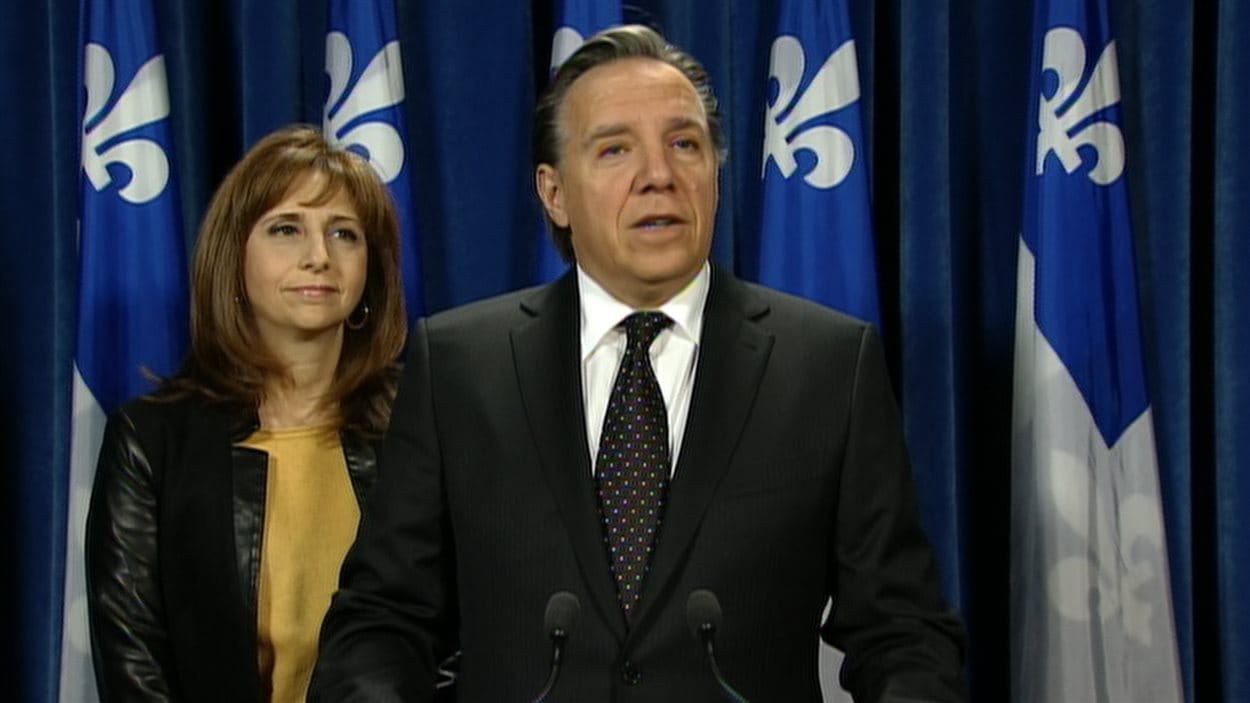 Le chef de la CAQ, François Legault, et la députée caquiste de Montarville, Nathalie Roy, le 14 novembre, à Québec