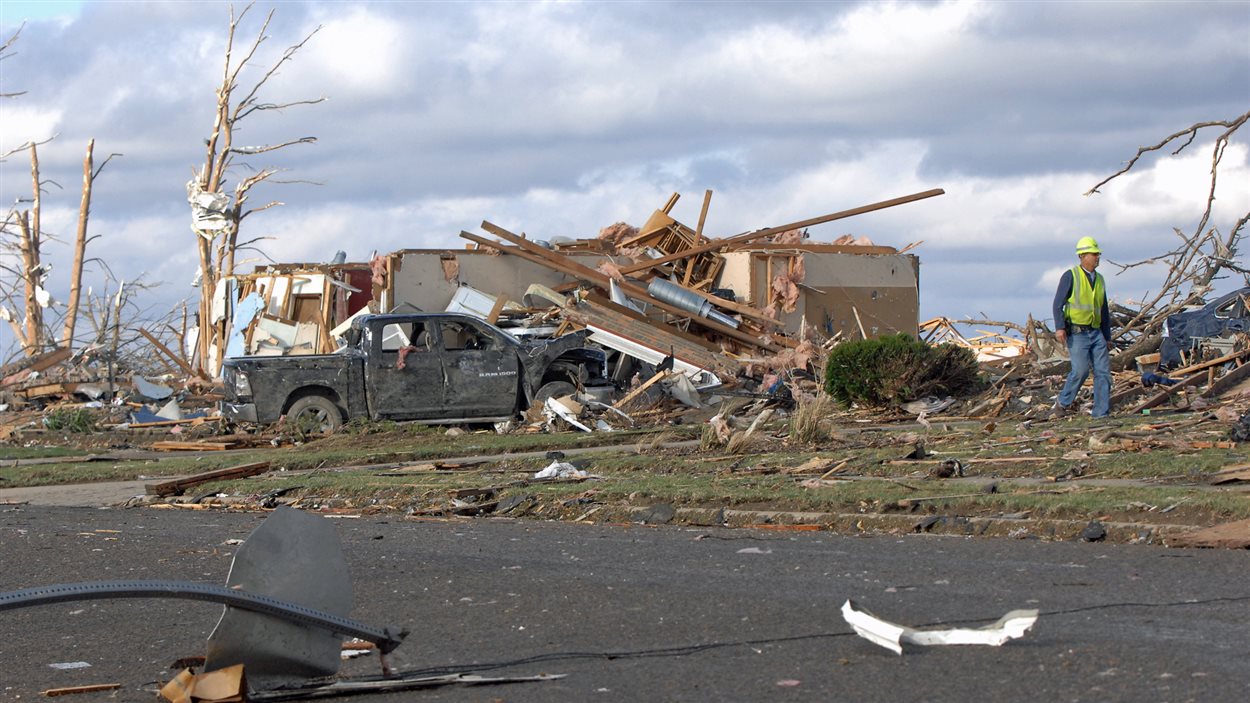 Les vents violents ont mis à terre plusieurs maisons dans l’Illinois.