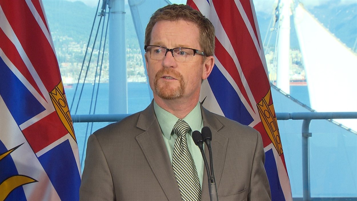 Le ministre de la Santé, Terry Lake.