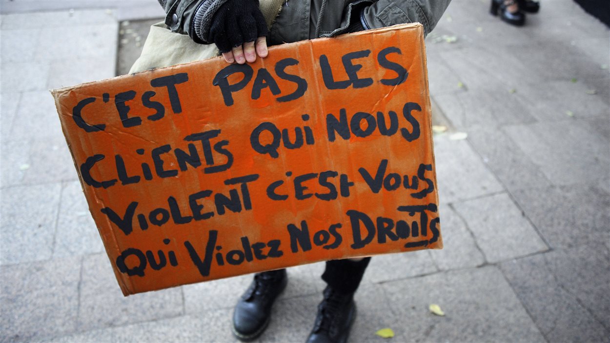 Un projet de loi sur la prostitution suscite la controverse en France