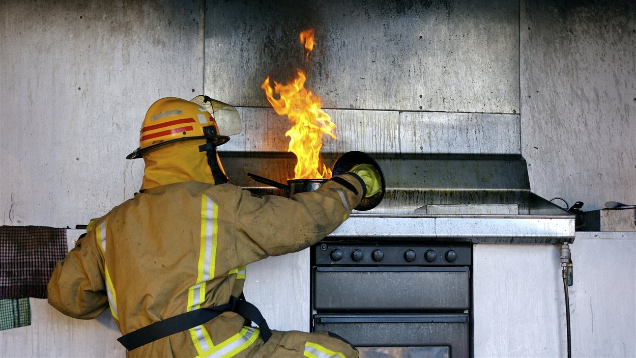 Le Tiers Des Feux Residentiels Naissent Dans Les Cuisines Radio Canada Ca