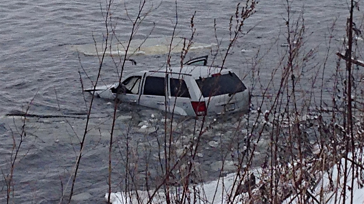 Un automobiliste repêché dans la rivière des Prairies RadioCanada