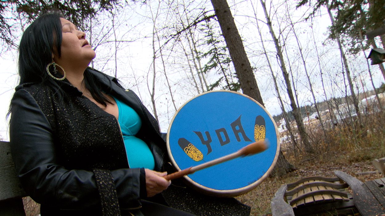 Geraldine et des milliers d'Autochtones luttent contre le passage du pipeline d'Enbridge en Colombie-Britannique.