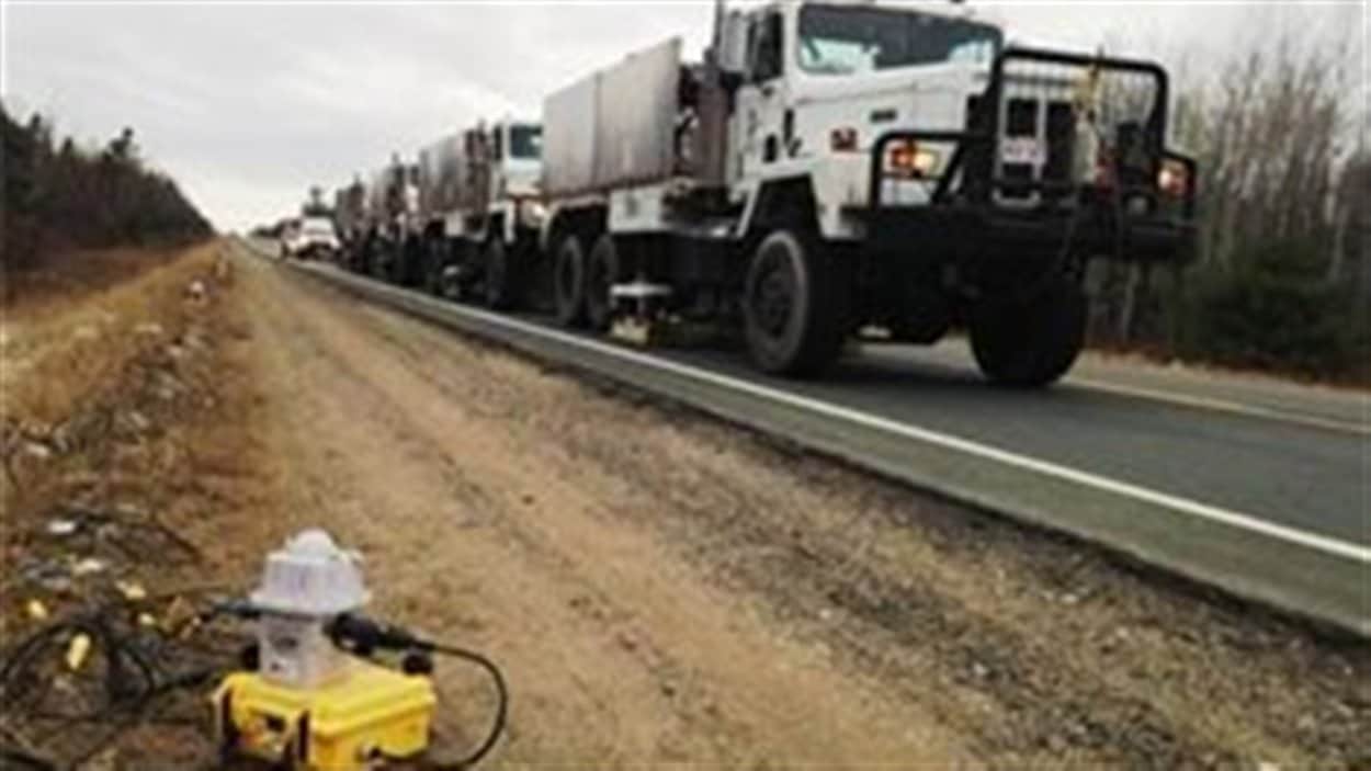 Les camions de prospection sismique de SWN Ressources.