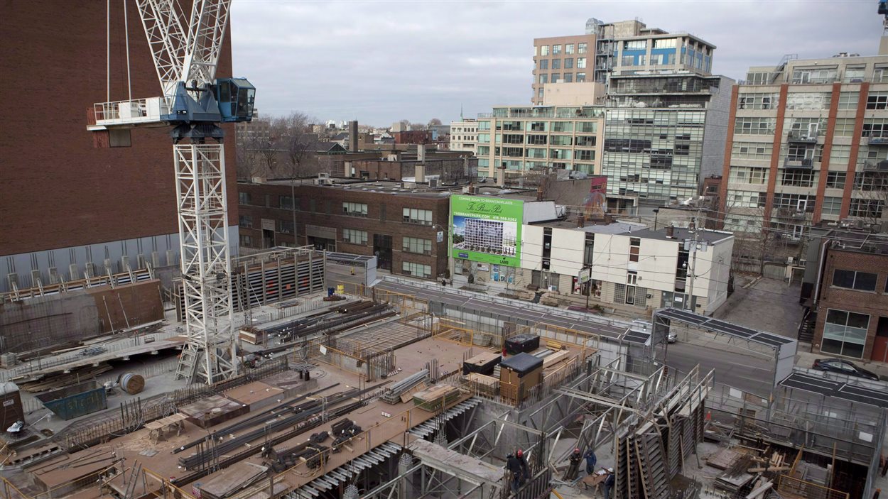 Construction de condos à Toronto.