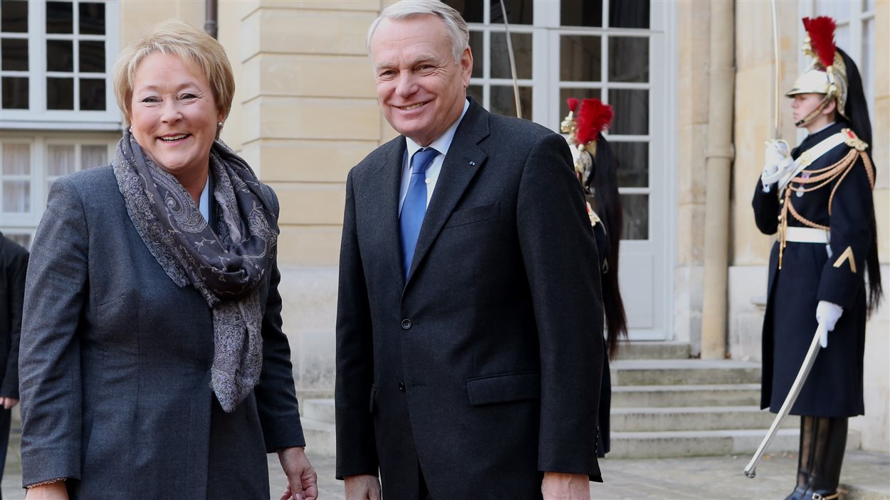 Le premier ministre français Jean-Marc Ayrault reçoit Pauline Marois.