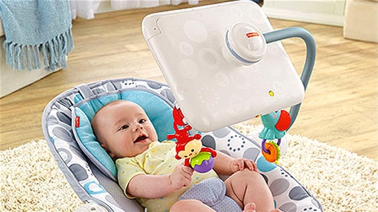 Un siège pour bébé équipé d'une tablette