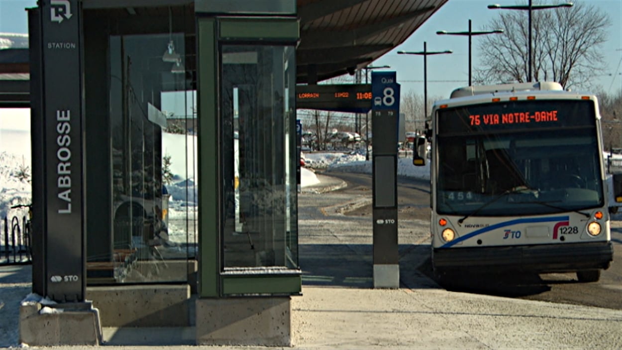 La station Labrosse du Rapibus, dans le secteur de Gatineau.