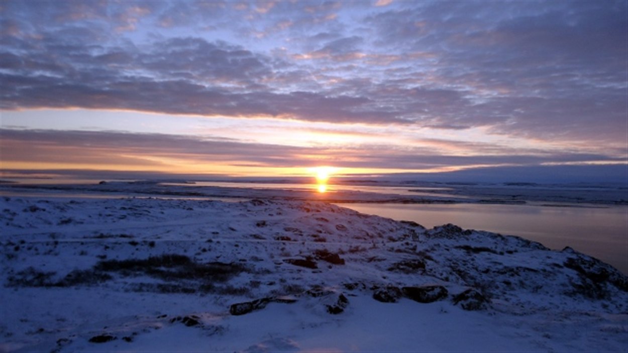  Lever de soleil sur Kuglutuk au Nunavut