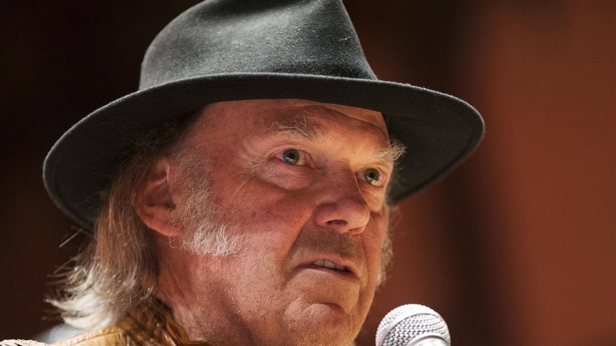 Neil Young à Toronto annonçant le début de sa tournée contre les sables bitumineux. 