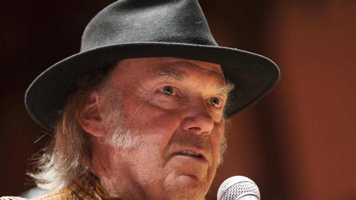 Neil Young à Toronto annonçant le début de sa tournée contre les sables bitumineux.