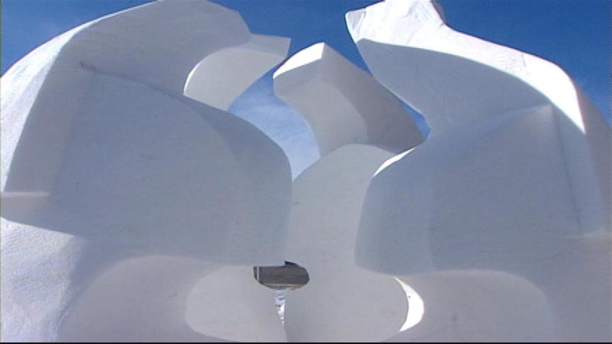 Une quarantaine de sculpteurs du monde entier viennent partager leur art lors du Festival.