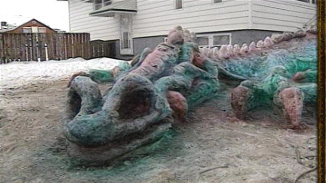 Les sculptures de neige existent depuis les prémices du festival. On y ajoutait alors de la couleur.