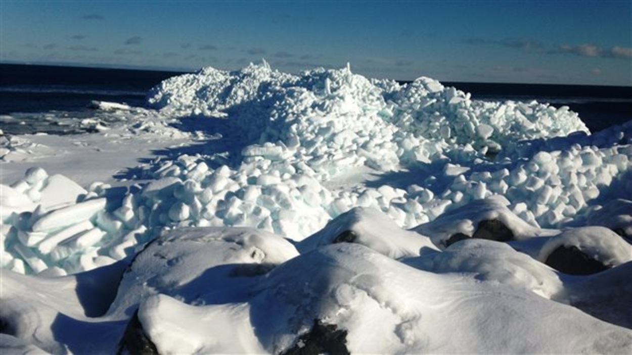 Un spectacle naturel attire des curieux à PetitRocher RadioCanada