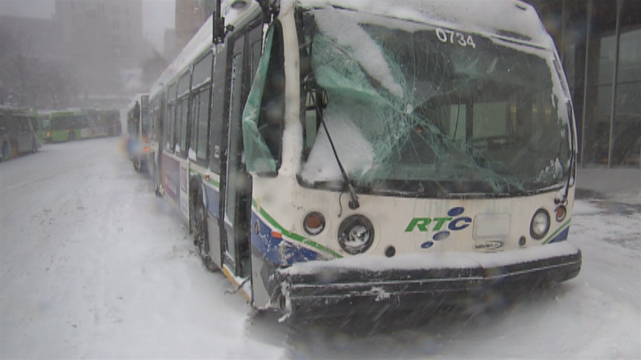 Un autobus du RTC a fait un accident en Basse-Ville en raison du mauvais temps.