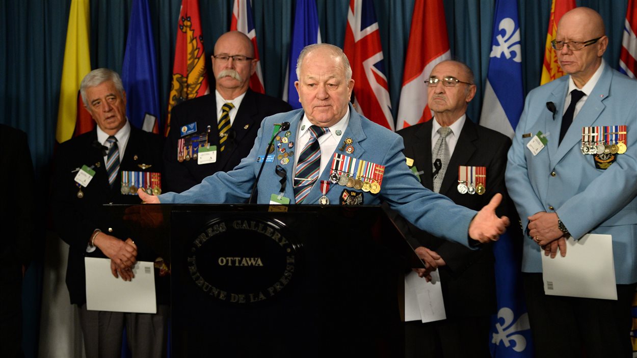 Ron Clarke déplore la fermeture de huit centres de services régionaux pour les anciens combattants à travers le pays.