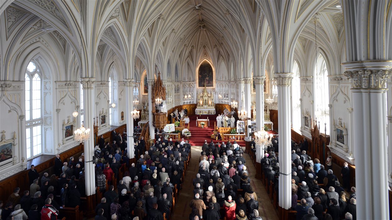 La messe commémorative célébrée pour les victimes de l'incendie de la résidence du Havre à L'Isle-Verte.