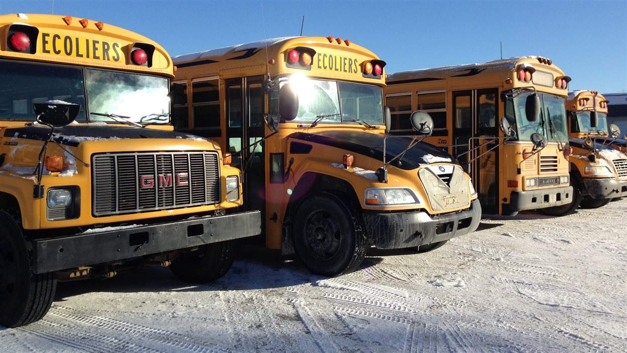 Transport scolaire : « Dégagez du bus, c'est terminus »… Un chauffeur  laisse les enfants à