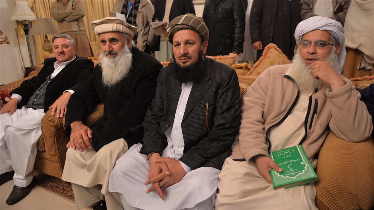 Des représentants gouvernementaux et des talibans assistent à cette rencontre.