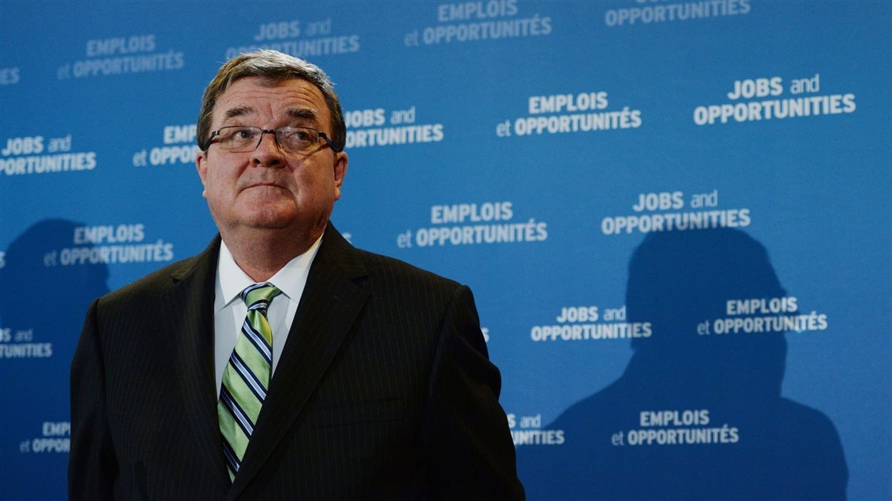 Le ministre Jim Flaherty présente son budget à Ottawa.
