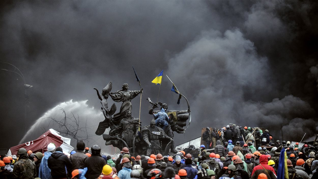 De la fumée s'élève au-dessus de Kiev.