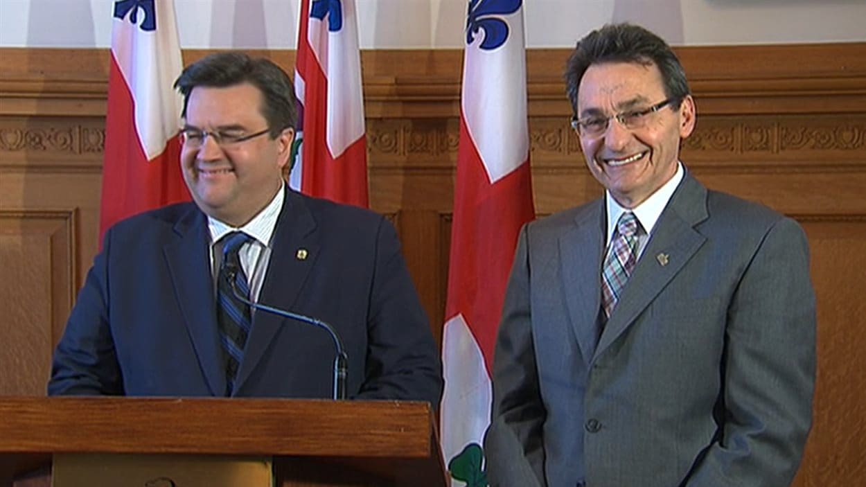 Le maire de Montréal, Denis Coderre, et le chef de l'opposition, Richard Bergeron, annocent le recouvrement de l'autoroute Ville-Marie.