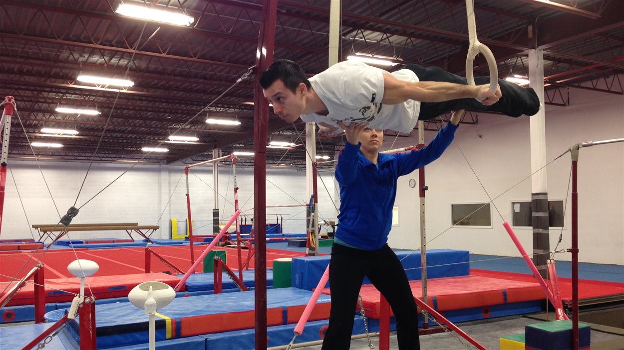 Le gymnaste roumain Robert Stanescu espère représenter le Canada aux Jeux olympiques de 2016.
