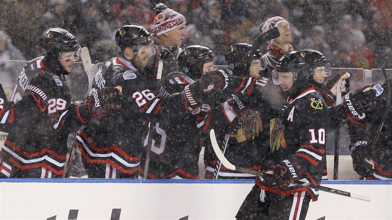 Les Blackhawks Triomphent Sous La Neige | Radio-Canada