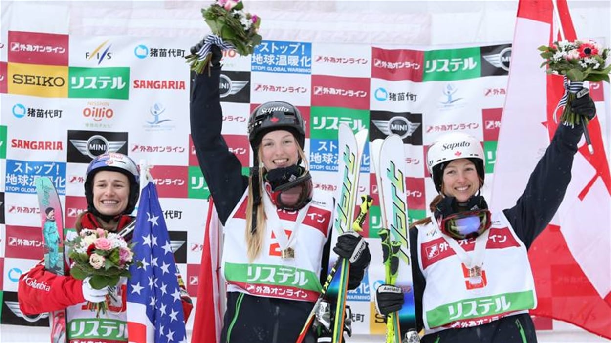 Heather McPhie (gauche), Justine Dufour-Lapointe (centre) et Maxime Dufour-Lapointe (droite)