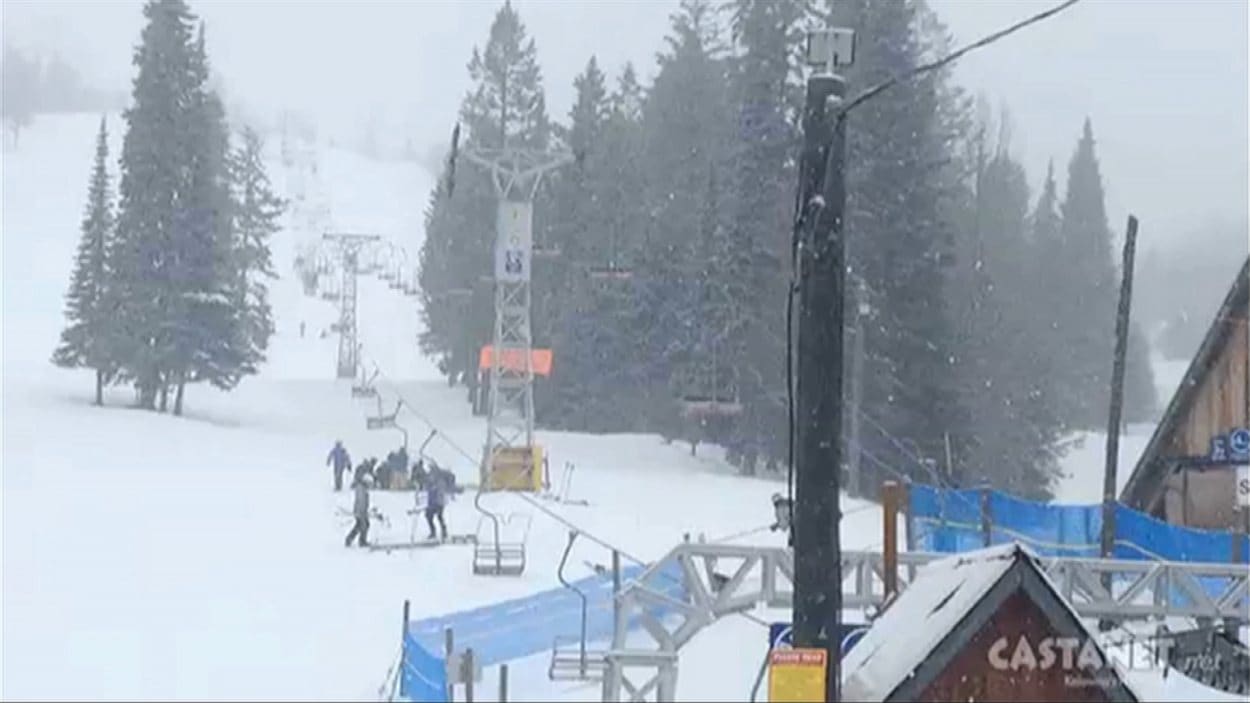 Le câble du télésiège du centre de ski Crystal Mountain est sorti de ses rails samedi blessant quatre personnes.