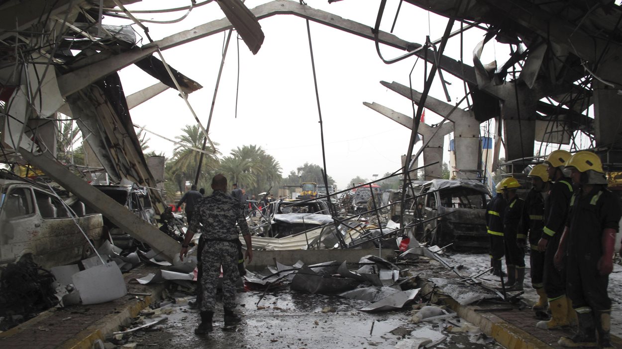 Un attentat suicide dans la ville de Hilla, en Irak, a fait au moins 45 morts et 157 blessés le 9 mars 2014.