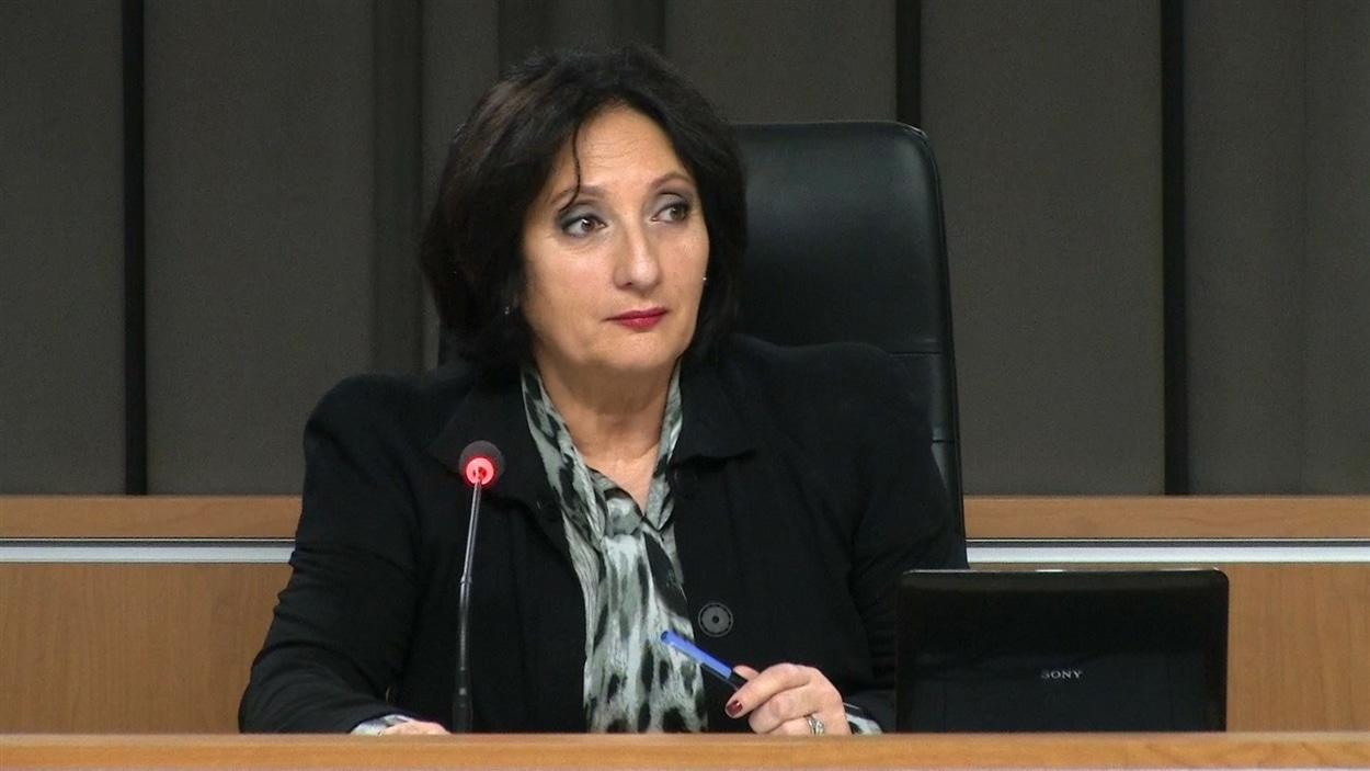 Commission Charbonneau: fausse facturation
La commission Charbonneau se penche cette semaine sur le dossier de la fausse
facturation dans l'industrie de la construction, un stratagème qui fait perdre des
milliards à l'État. Détails avec la journaliste Isabelle Richer.
