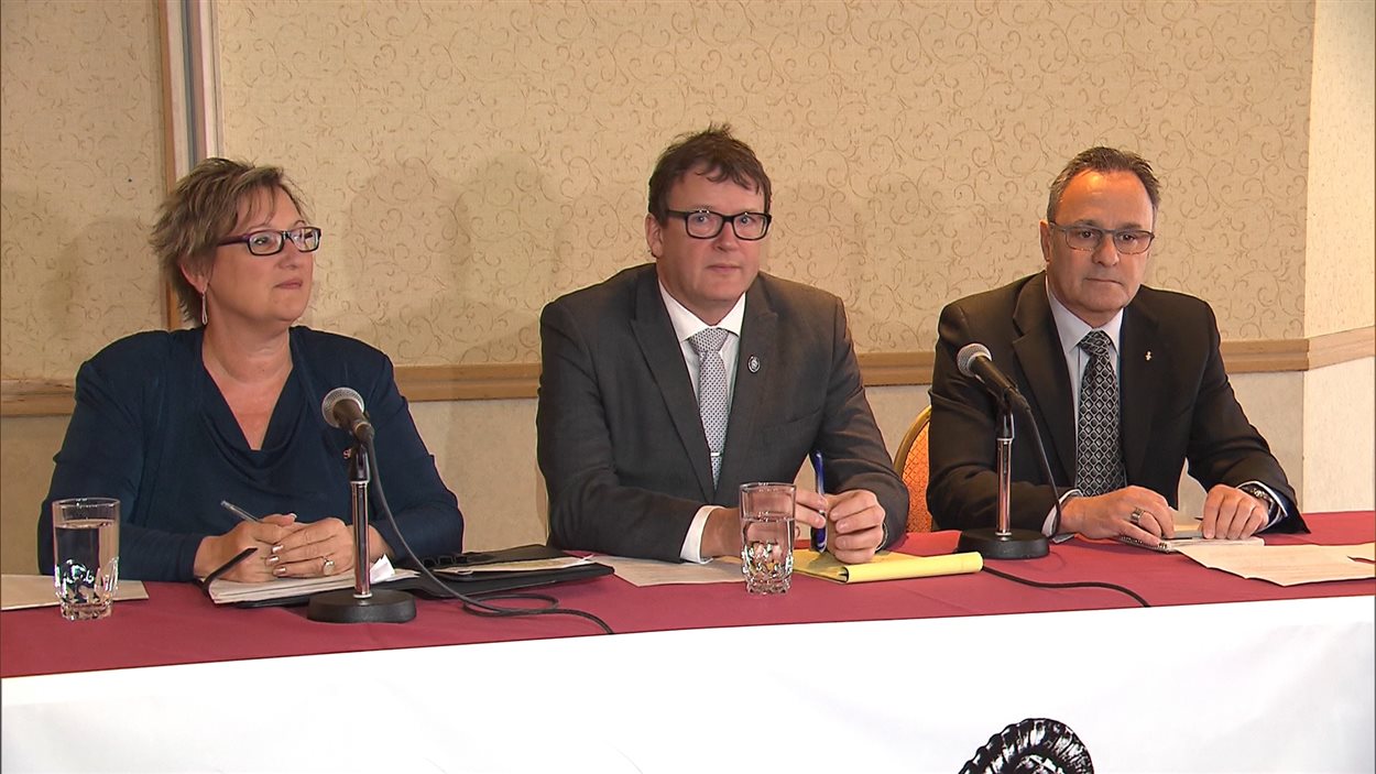 Lucie Martineau (SISP), Jacques Létourneau (CSN) et Daniel Boyer (FTQ), porte-paroles du Front commun