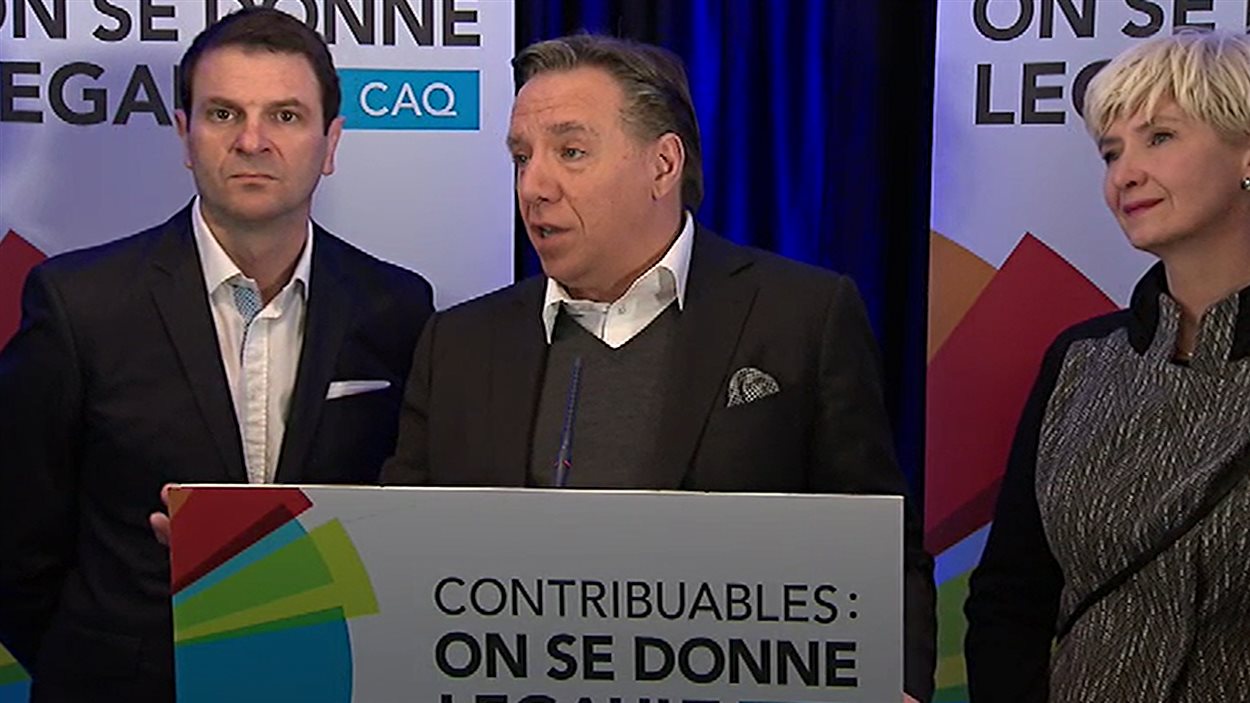 François Legault en compagnie du candidat caquiste François Bonnardel