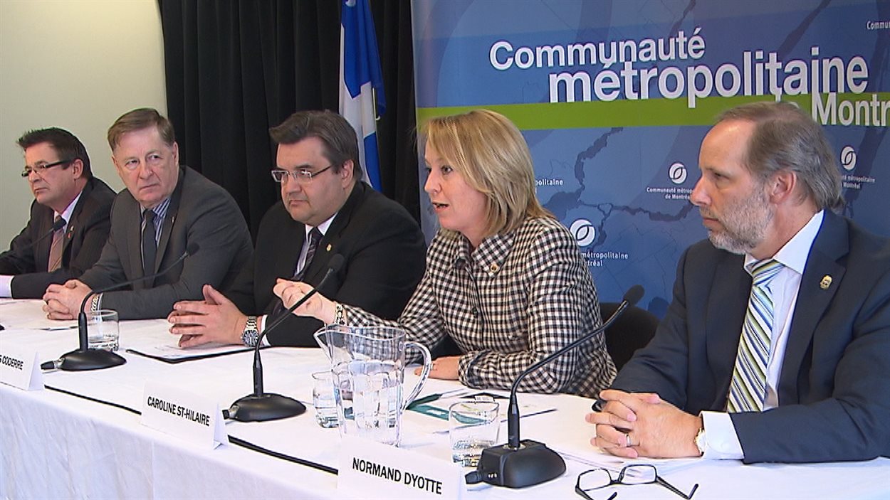 Les maires de la Communauté métropolitaine de Montréal présentent leurs demandes au futur gouvernement québécois, le 20 mars 2014.