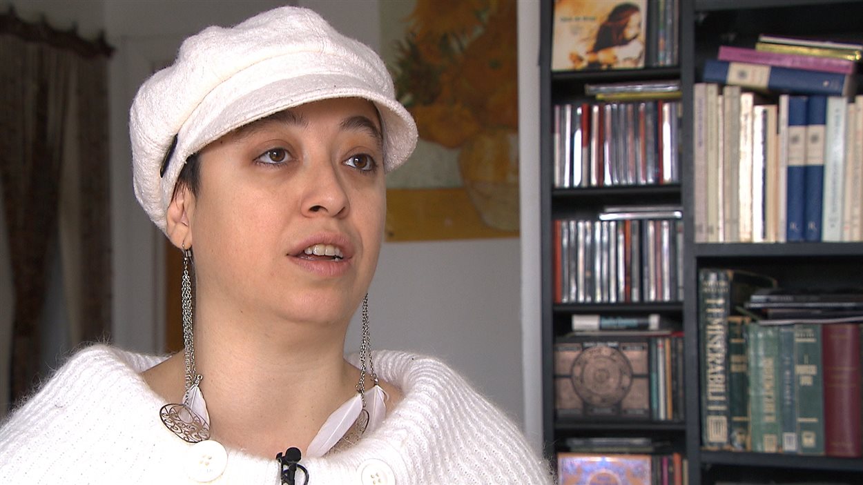 Sonia Di Capo raconte son histoire au journaliste Mathieu Dion.