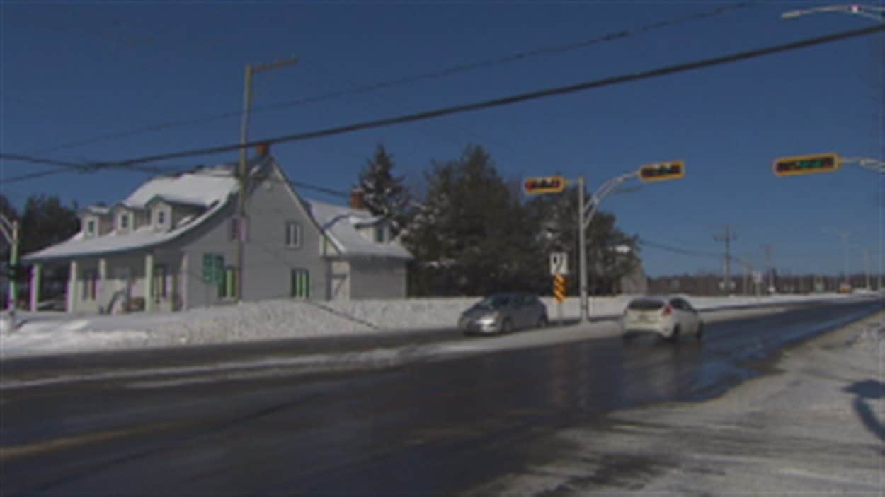 Une jeune femme gravement blessée après une collision avec une