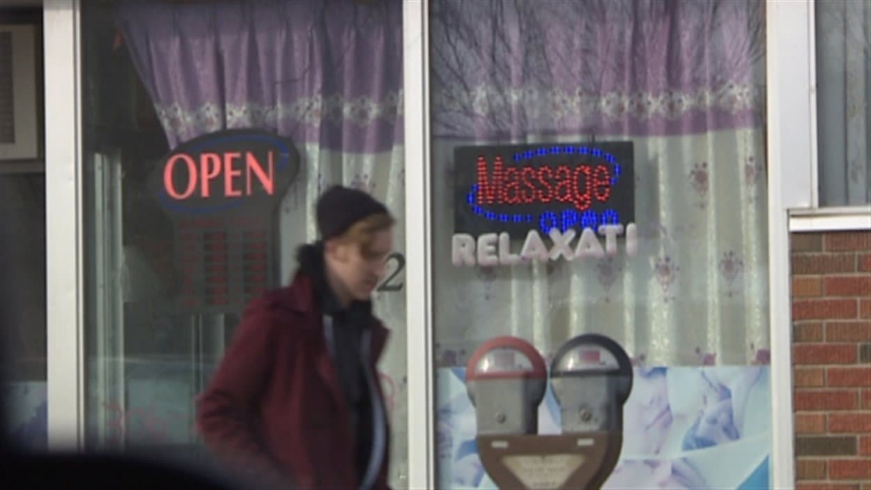 Les salons de massage érotique se sont multipliés à Regina. De 2 à 3 il y a 10 ans, on en compte maintenant entre 15 et 20, confirme la police.