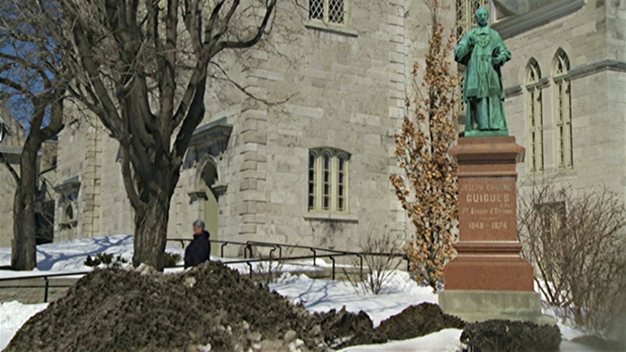 Ginette Chaumont était l'assistante de l'archevêque d'Ottawa, Terrence Prendergast.