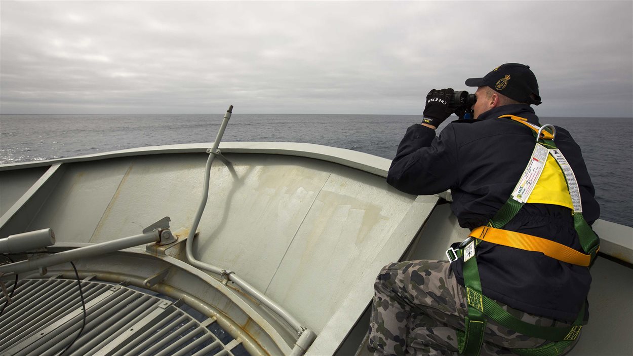 Les recherches se poursuivent pour retrouver les restes du vol MH370.