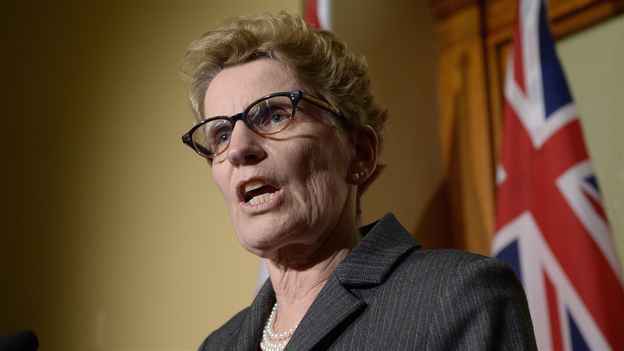 La première ministre Kathleen Wynne a rencontré la presse à trois reprises jeudi pour s'expliquer sur le scandale des centrales au gaz.