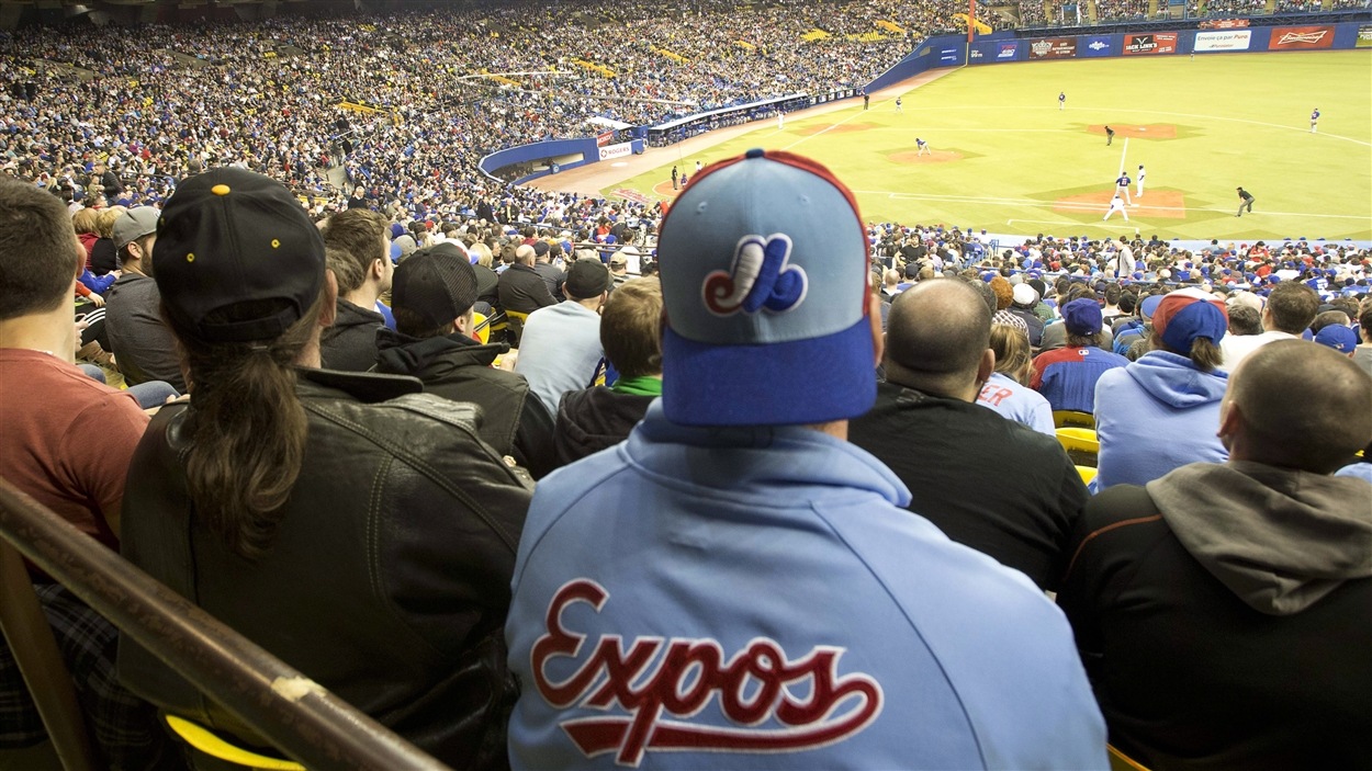 Plusieurs partisans présents au Stade olympique arboraient les couleurs des Expos