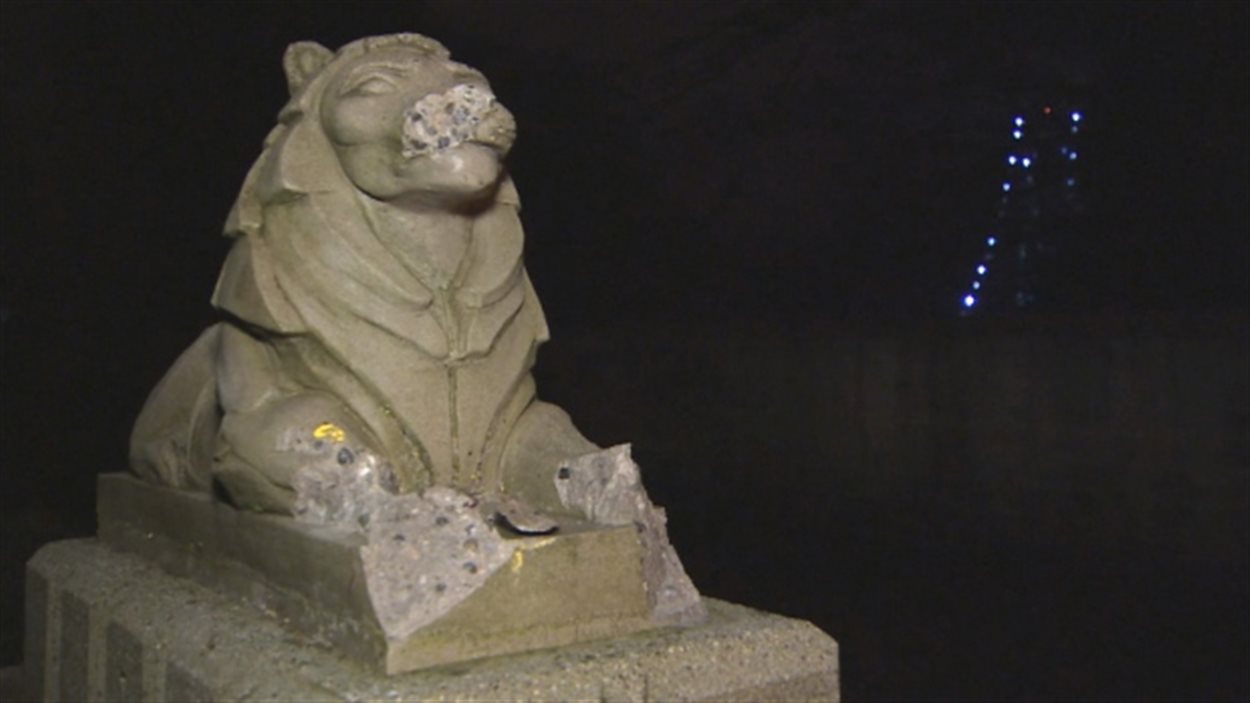 Deux statues de lion du parc Stanley vandalisées de nouveau RadioCanada