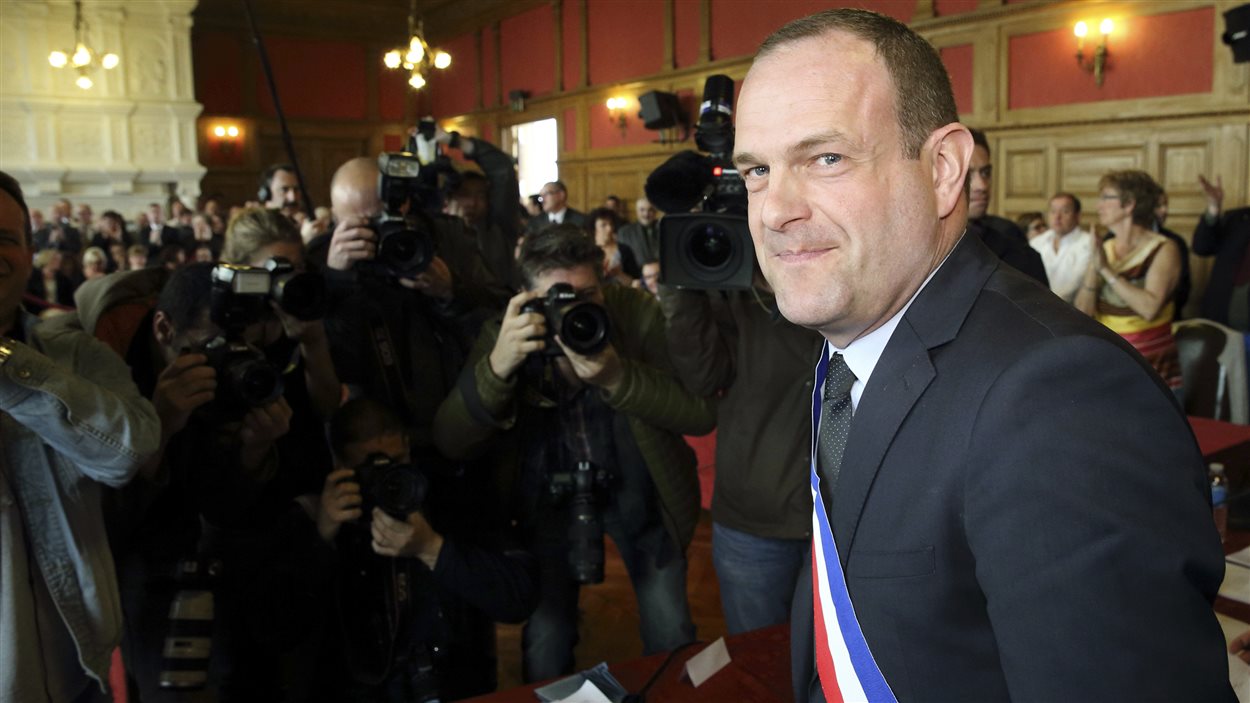 Issu du Front national, le nouveau maire de Hénin-Beaumont, Steeve Briois, a été élu dès le premier tour.