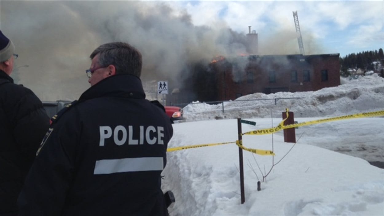 Incendie majeur à l’École SainteCécile RadioCanada