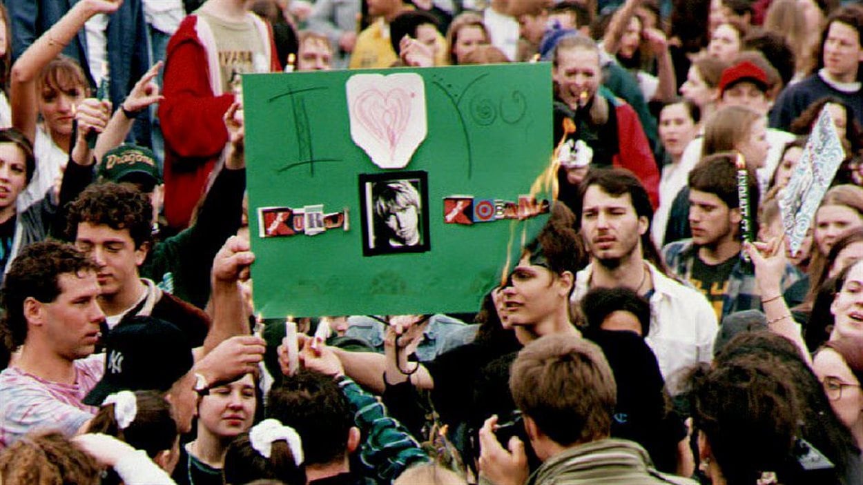 Une vigile à la mémoire de Kurt Cobain, organisée le 10 avril 1994 au Seattle Center, dans l'État de Washington aux États-Unis