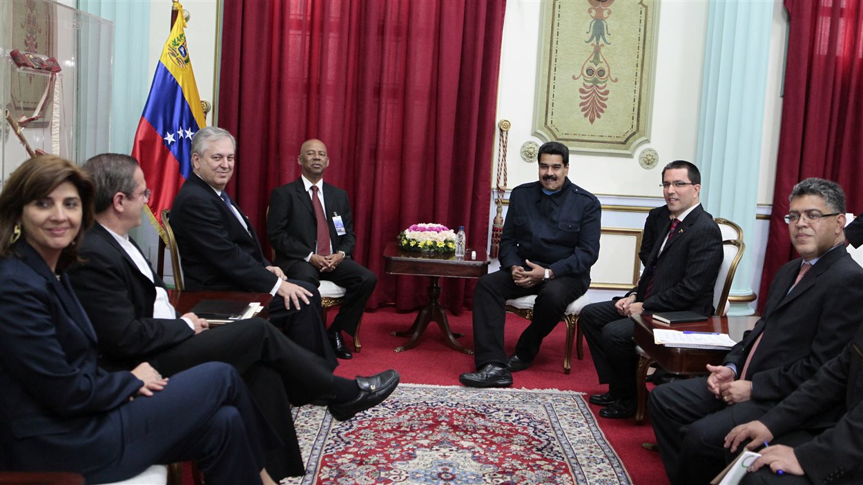 Les dirigeants de l'UNASUR réunis à Caracas, avec le président vénézuélien Nicolas Maduro