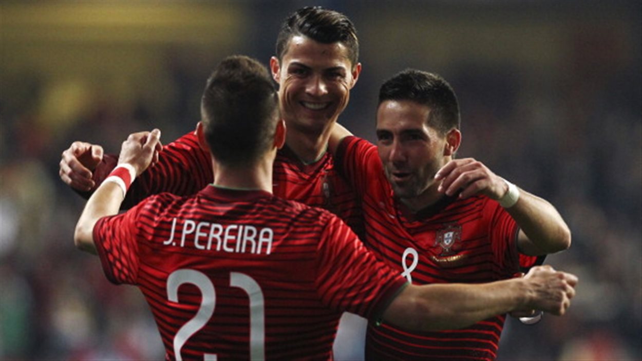 Ronaldo (centre) et ses coéquipiers