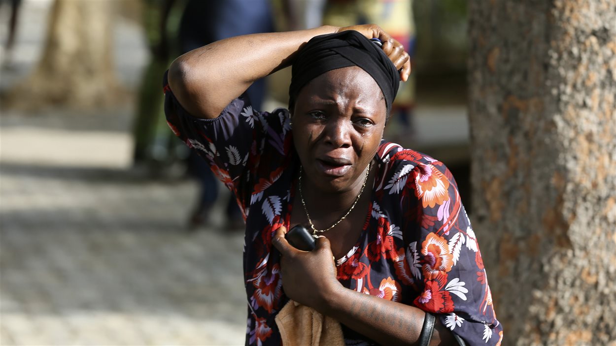 Une femme en état de choc après l’attentat meurtrier qui a secoué Abuja lundi.